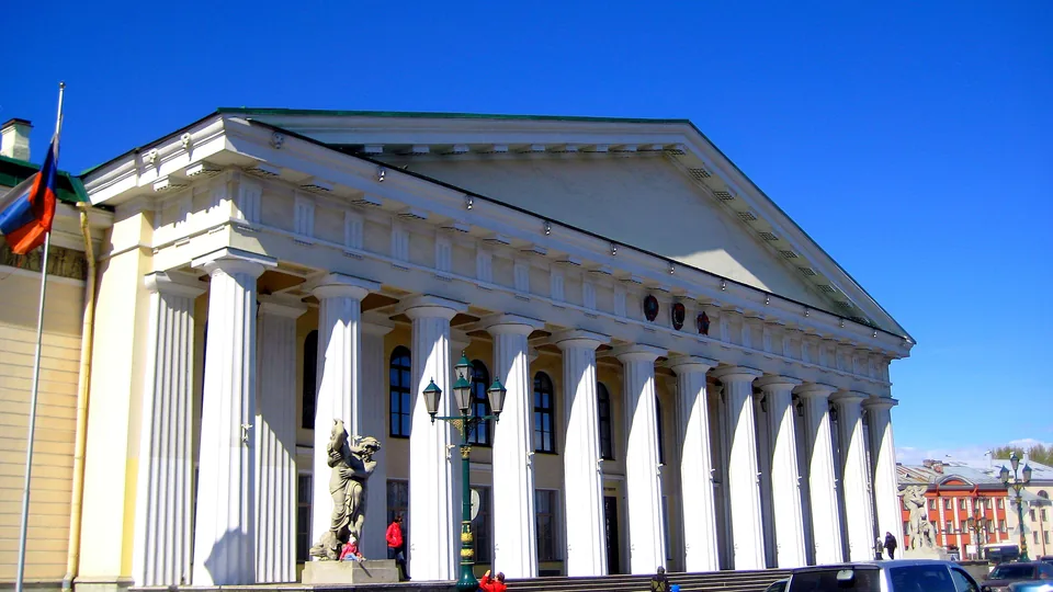 St. Petersburg Madencilik Üniversitesi kampüs görünümü