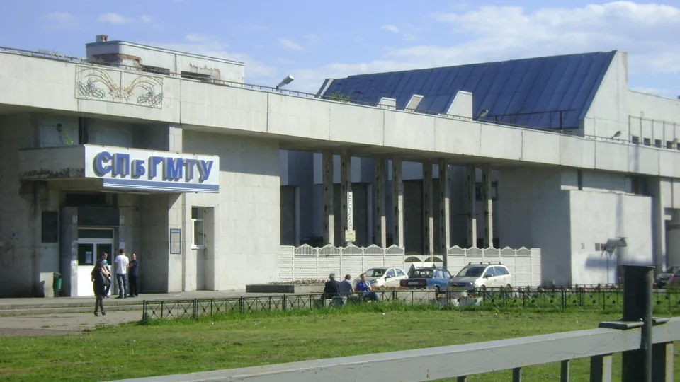 St. Petersburg Denizcilik Teknik Üniversitesi kampüs görünümü